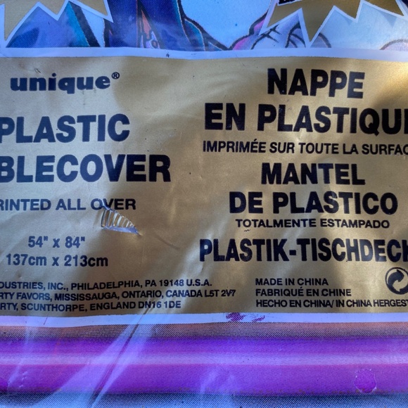 BRATZ VNTG Y2K plastic Tablecloth 54x84 NWT - Picture 5 of 5